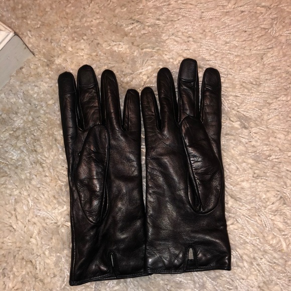 Accessories - Coach gloves